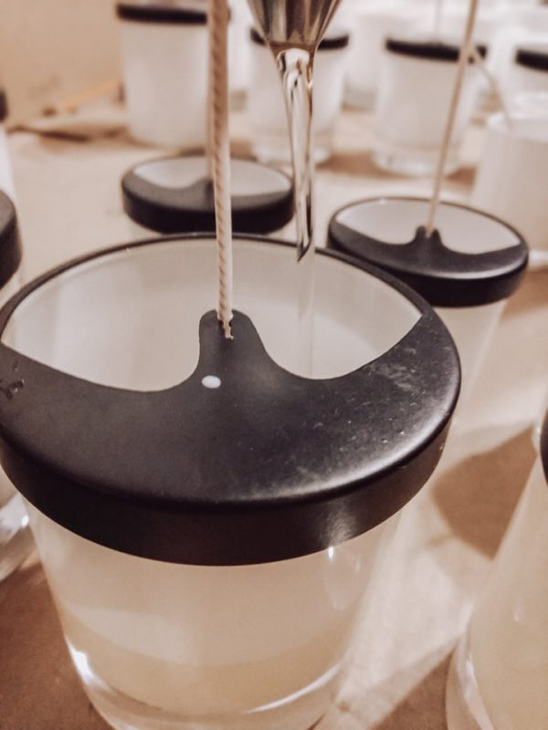 zvakes-J&E-HANDMADE-CANDLES